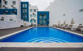 Bay View Apartment W/Pool 3-Min Walk To The Beach
